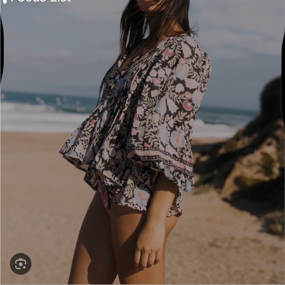 Billabong  Adore you Ruffled Blouse, Size Small NWT